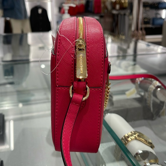 MICHAEL KORS
Jet Set Large Saffiano Leather Crossbody Bag
ELECTRIC PINK
NWT - Picture 6 of 16